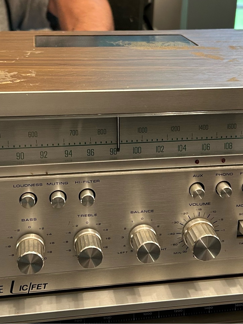 vintage Soundesign TX-4372 / Truetone AM-FM Stereo Receiver from the late 1970s.